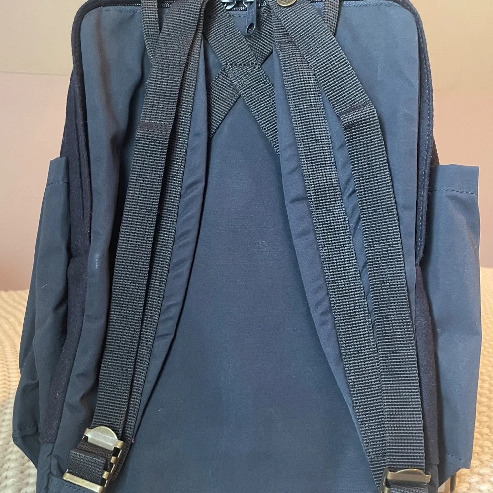 NWT KÅNKEN RE-WOOL NAVY BLUE LAPTOP 15